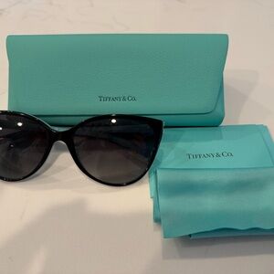 Tiffany & Co. Black Sunglasses with Blue Case Polarized no scratches